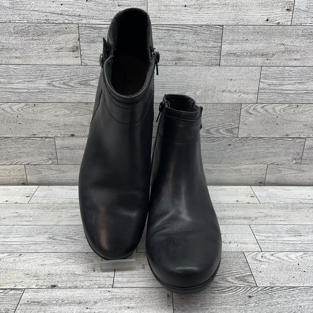 Clarks‎ Emslie Jada Black Leather Ankle Boots Heel Button Side Zip Women Sz 9.5M